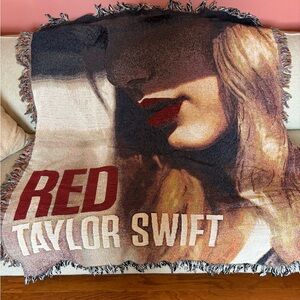 Taylor Swift Red Blanket - Multicolor